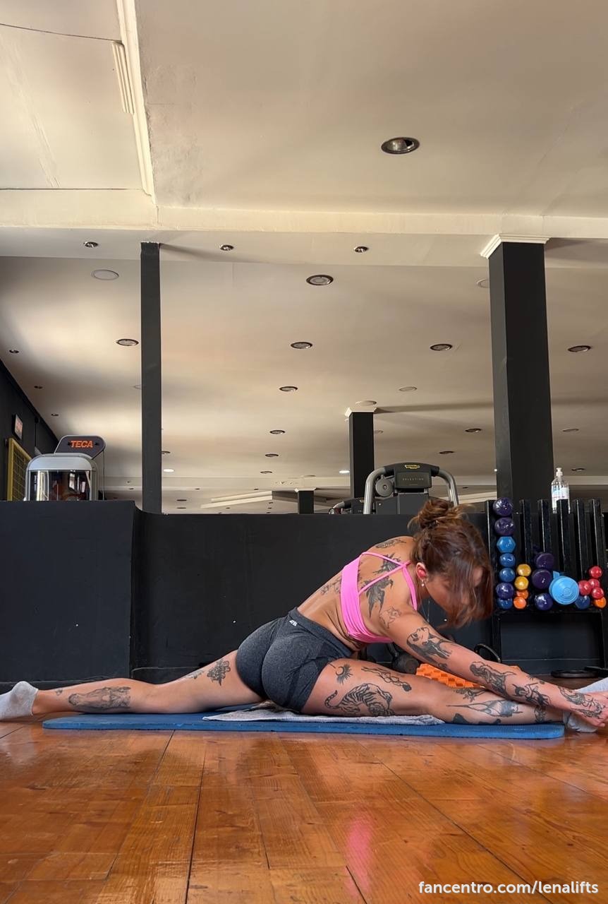 Stretching to new limits 🔥🖤 1