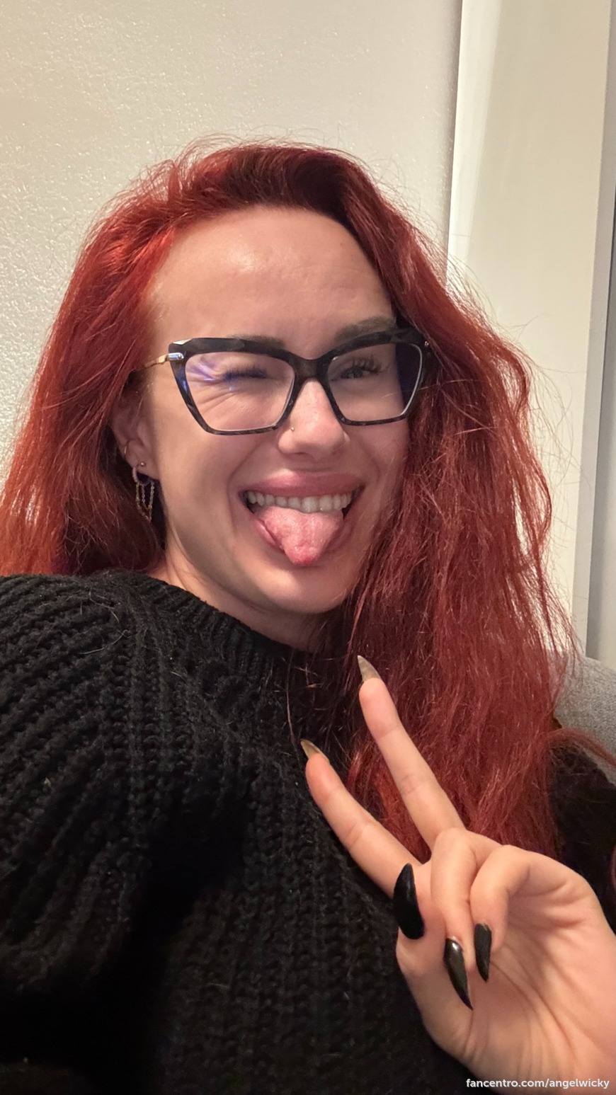 Crazy week! but finally! I completely redone my website. Info is on my social networks. Due to the Fancentro rules changed I can not share any informations, photos or videos from my current work here. And I have announcement for you tomorrow. Good night 1