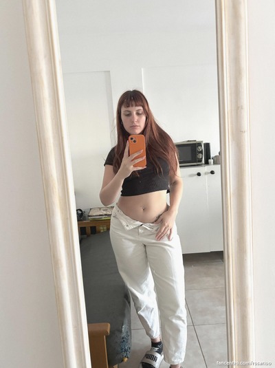 My slender frame’s calling, wanna answer with your touch? 🍑💋