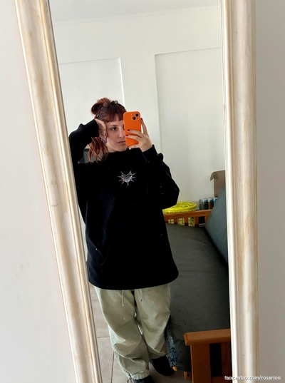 Wil je mijn slanke lijf omhelzen? Ik ben zo heet. 💦🥵