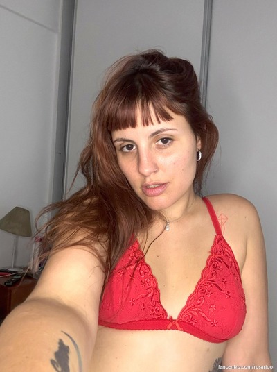 Wil je mijn lange rode lokken strelen? Ik wacht op je. 💦😘