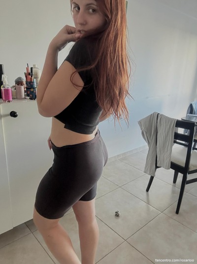 My slender body’s waiting, wanna make it yours? 🍑💋