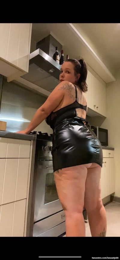 You want to fuck in the kitchen😏