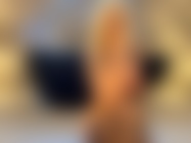 Come and sit down with me 👀 - post hidden image