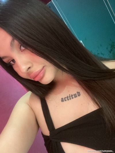You wish you could get a little closer, don’t you? 😘🔥