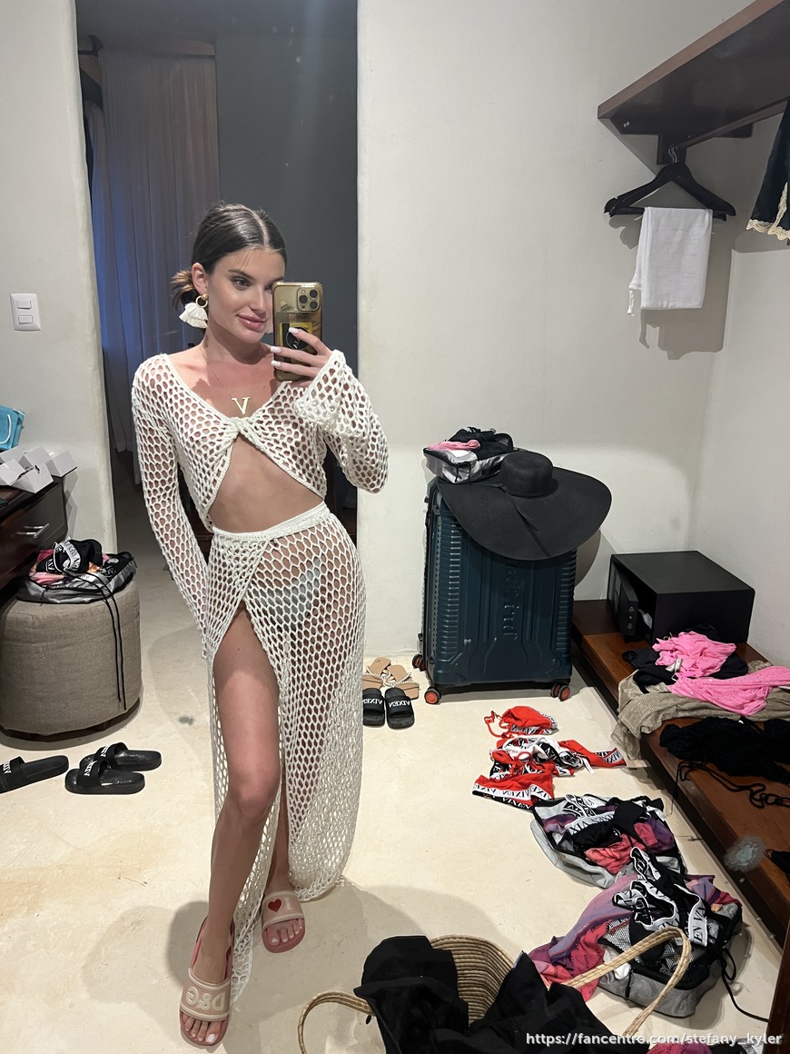 Do you like this sexy outfit ? 🥰