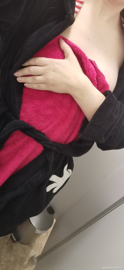 Mijn zachte tieten smachten naar jouw aanraking, laten we wild doen. 🍒💋