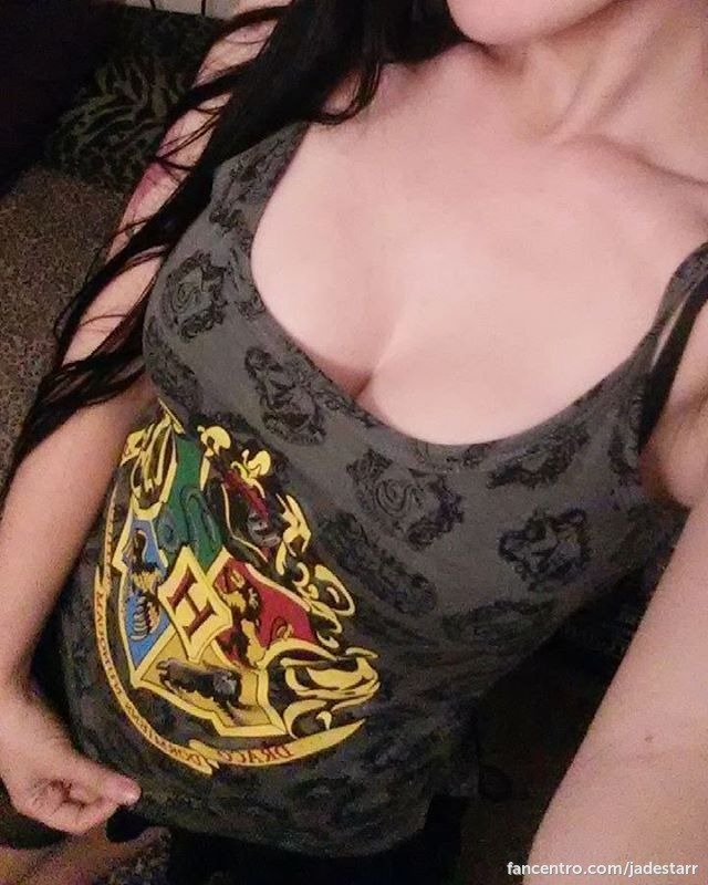 Hogwarts cleavage 😁⚡ 1