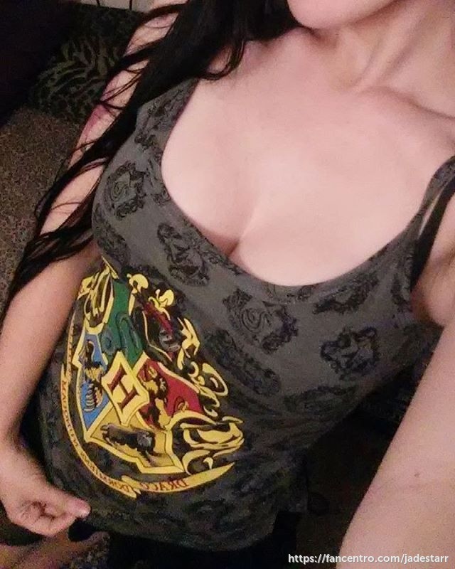 Hogwarts cleavage 😁⚡ 1