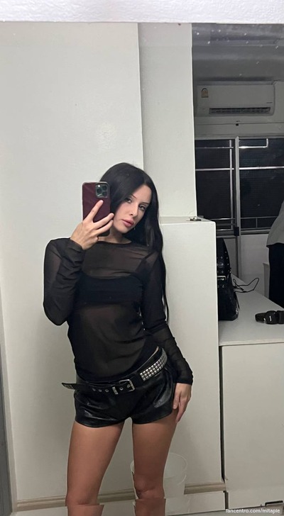 Schattige en mooie milf