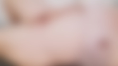 Masturbating while messaging subscribers 😈 - post hidden image