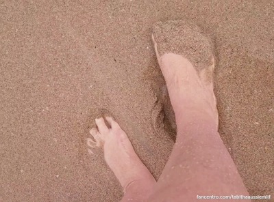 A nice grounding experience.... feet in the sand and water 💧 🌴🌻