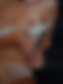 Bite me🍒 - post hidden image