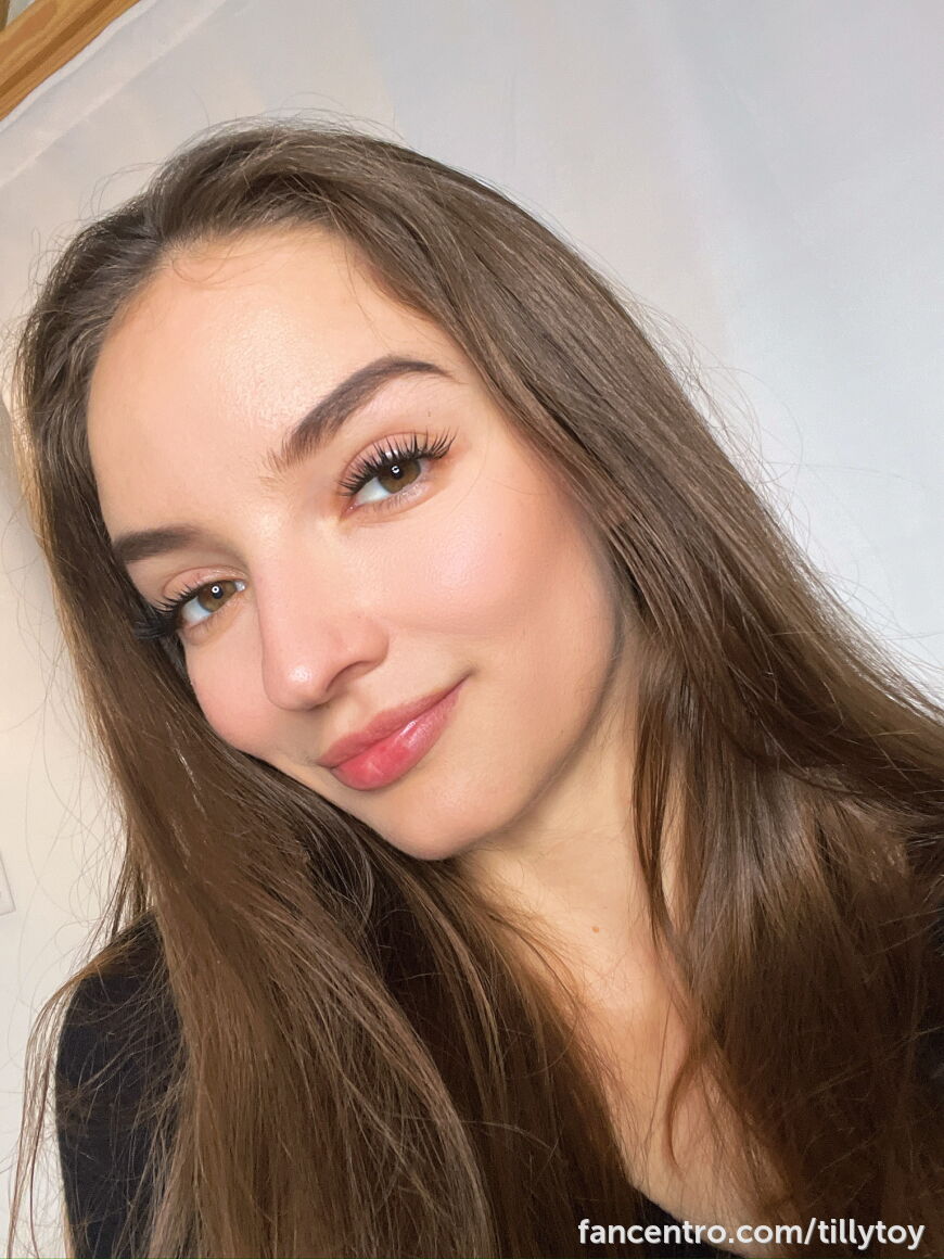 Selfie time ✨ Describe this pic with only one word 🥰 1