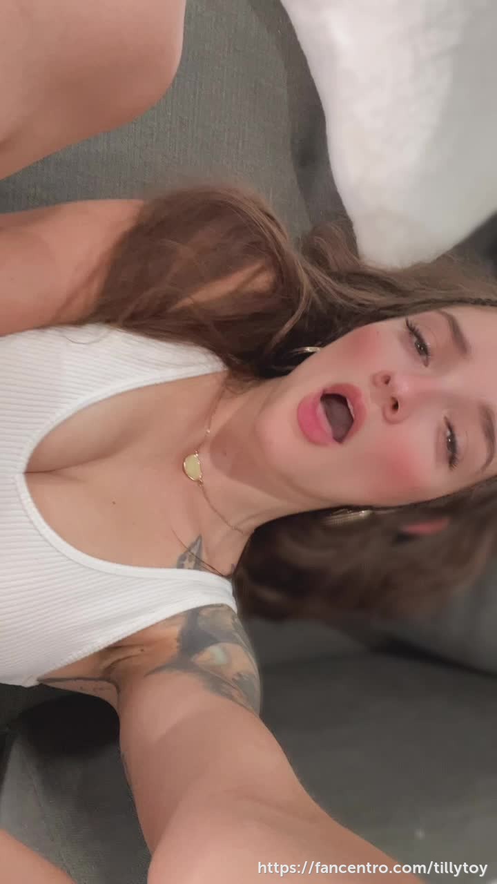 Don't forget to say hi, I wanna know who can make the other one cum first 💦 1foreground