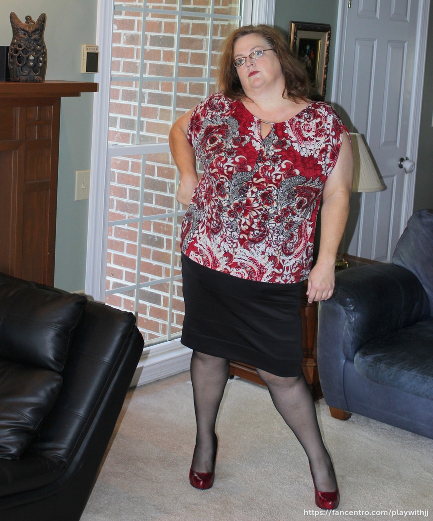 Hot red and black office wear with gartered stockings! - post image 5