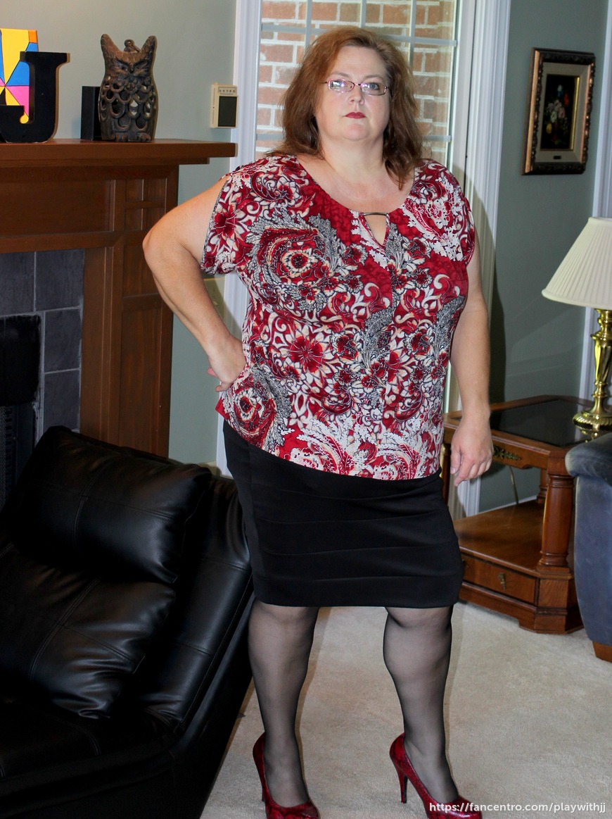 Hot red and black office wear with gartered stockings! - post image 2