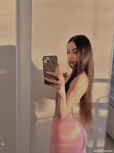 Wil je mijn mooie kontje beetpakken? Ik smacht naar je. 💦😏