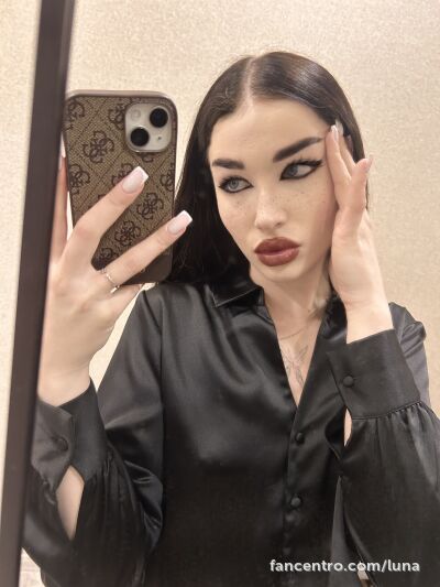 Wil je mijn mooie kontje aanraken? Ik wacht op je. 💦🥵