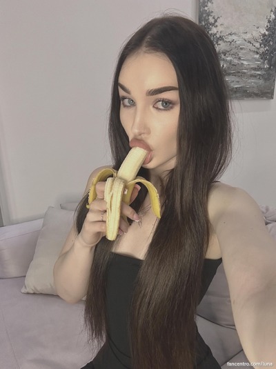 Wil je mijn kleine figuur verkennen? Ik wacht op je. 💦🥵