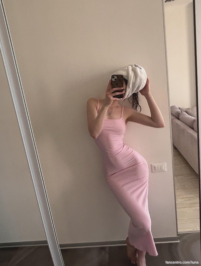 I’m a pretty petite tease, wanna feel my pretty ass? 🍑💋