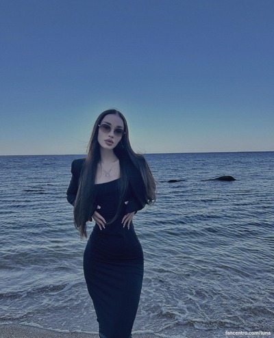 My petite frame’s burning up, wanna cool me down? 🔥😈