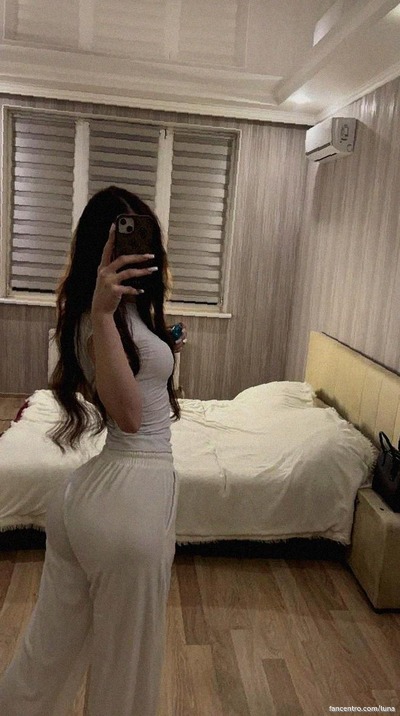 Mijn kleine taille trilt, durf je me te omhelzen? 💦😘