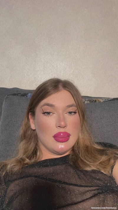 Schattige en mooie milf