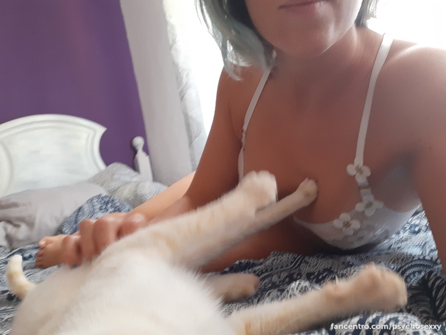 Playing with my pussy ... - post image