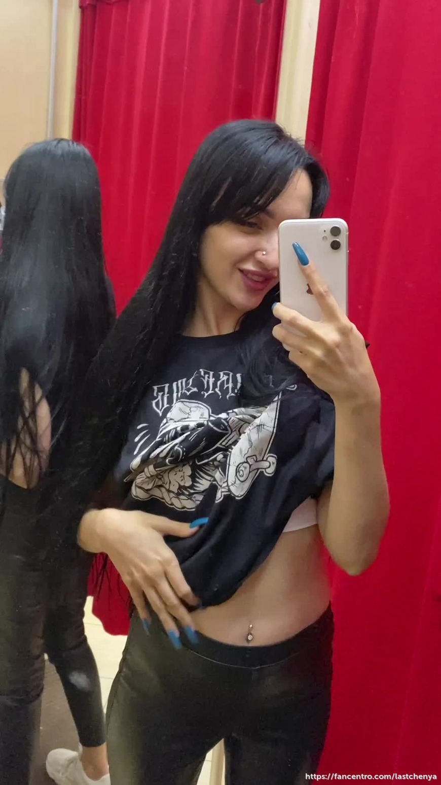 Wish someone would fuck me in the fittingrooms 🔞🤭