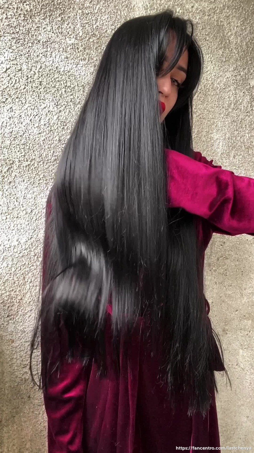 Do you like my long black hair? 🐈‍⬛💃🏻