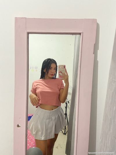 My small tits are so needy, wanna make them yours? 🍒🥵