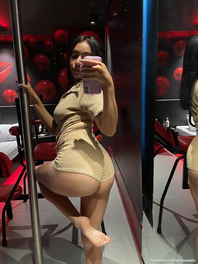 Mijn lange donkere haar over mijn geile curves, wil je me? 🔥😘