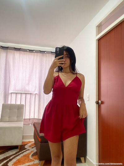 I’m so fucking horny, my ass is ready for your touch. 🍑😈