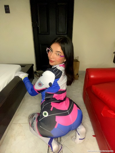 My curvy hips are begging for your hands, let’s get dirty. 🍑💋
