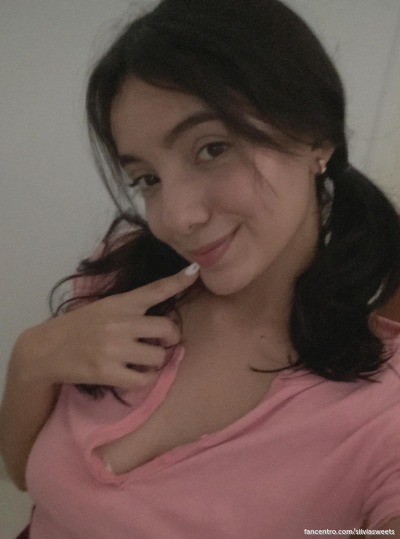 My small tits are so needy, wanna make them yours? 🍒🥵