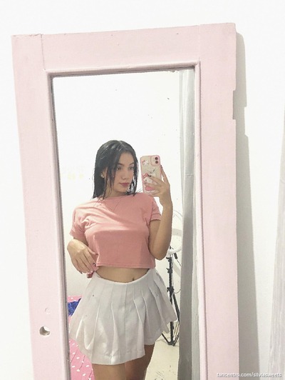 I’m a naughty girl, wanna play with my juicy ass? 🍑💦
