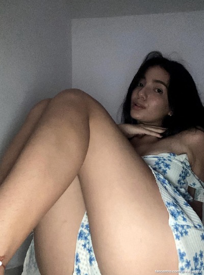 Wanna see my curvy lower body in action? I’m ready. 🍑🔥