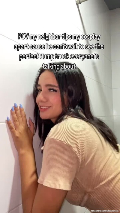 Wil je mijn lange donkere haar over mijn natte lichaam zien? 💦😘