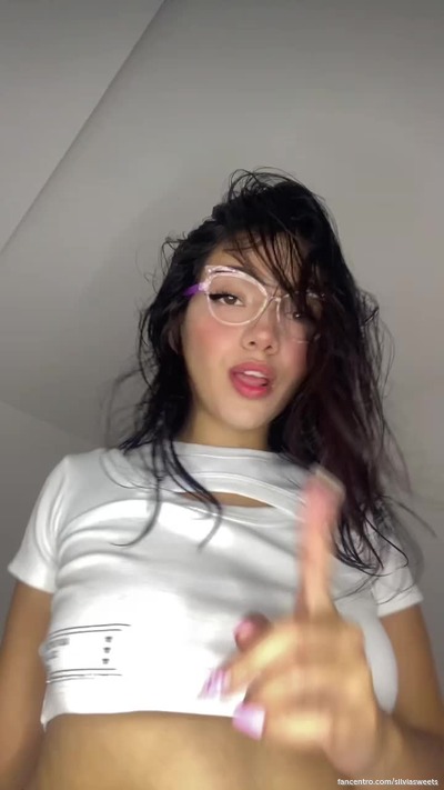 Mijn ronde kont is zo stout, wil je me spanken? 🍑🔥