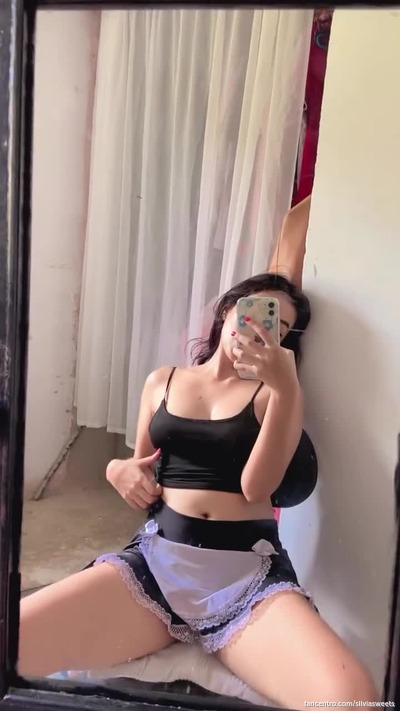 Mijn lange donkere haar over mijn geile curves, wil je me? 🔥😘