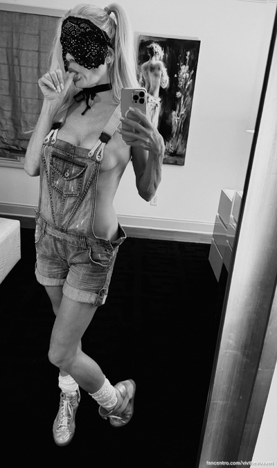 My hips are pure temptation, wanna feel them move? 🔥💋