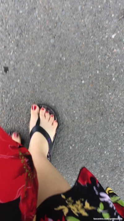 Showing off My GORGEOUS #redpedicure in FL!! #footGoddess #perfectfeet