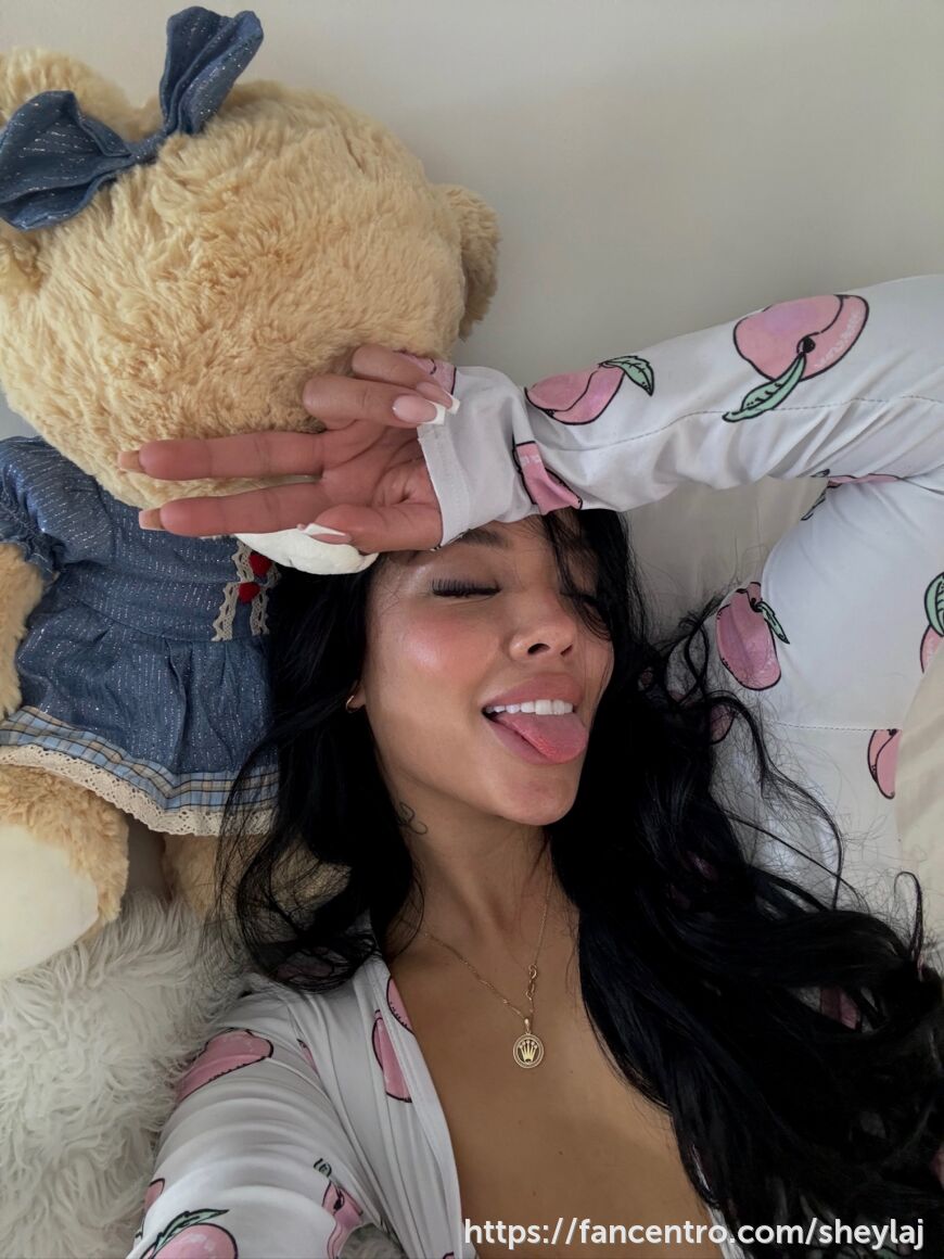 This is how good I was feeling after I shot the vid I'll be sending to your DMs later 💦 I think it'll be exactly what you need to start your weekend in a great mood 💋 1