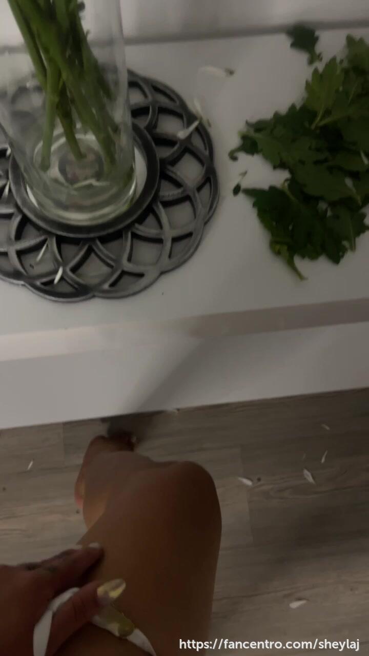 Are you ready to make a mess 💦 today? I've got just what you need😈 1foreground