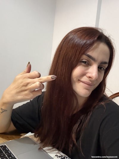 My thick ass is bouncing, come watch it clap for you. 🍑🔥