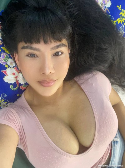 Mijn ronde kont smeekt om jouw handen, wil je me spanken? 🍑💦