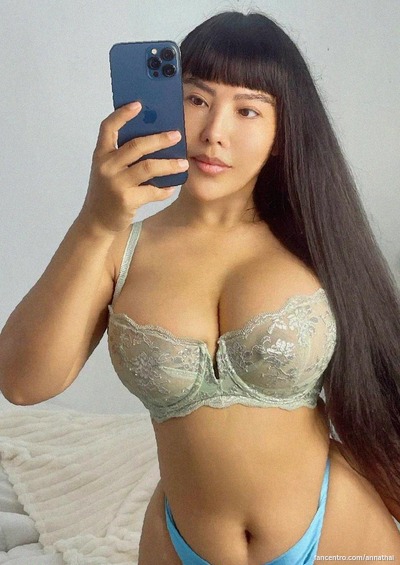 Wil je mijn sappige kont in actie zien? Ik ben zo klaar. 🍑💦
