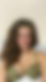 lig er zo lekker bij voor je 👀 ik begin lekker met een persoonlijke praat video voor jou als fan in bed daarna verwen ik je met heerlijke foto's van hoe ik er nu bij lig 😏👅 - post hidden image
