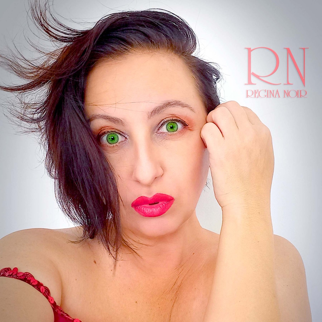 REGINA NOIR - Private Stories, exclusive videos, private messaging -  Fancentro